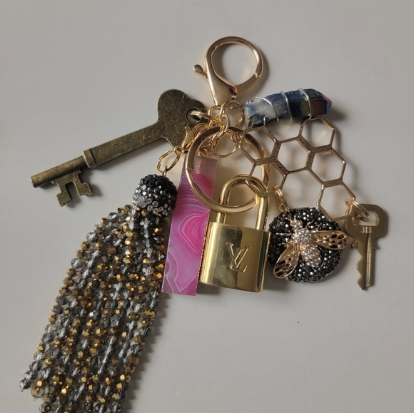 Louis Vuitton lock and key - Picture 10 of 17